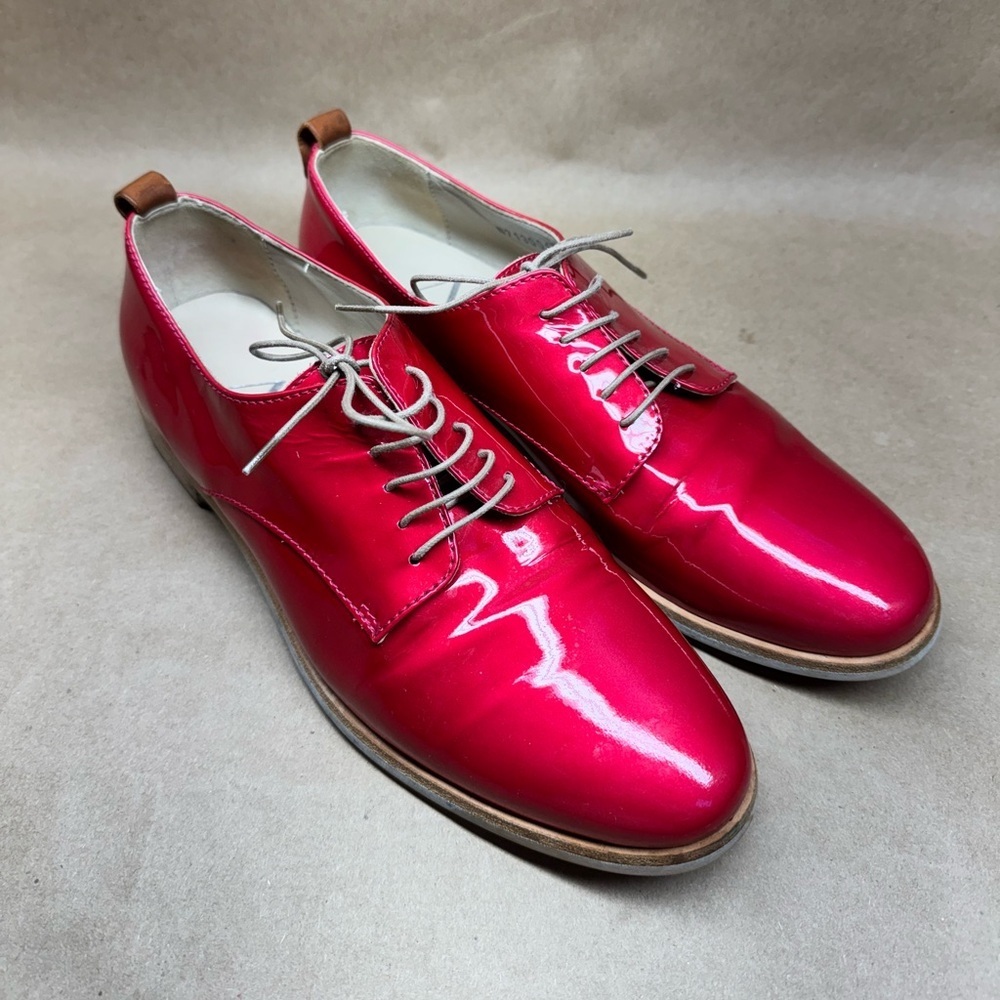 AGL Candy Apple Red Patent Leather Lace-Up Oxfords. Size EU 37.5